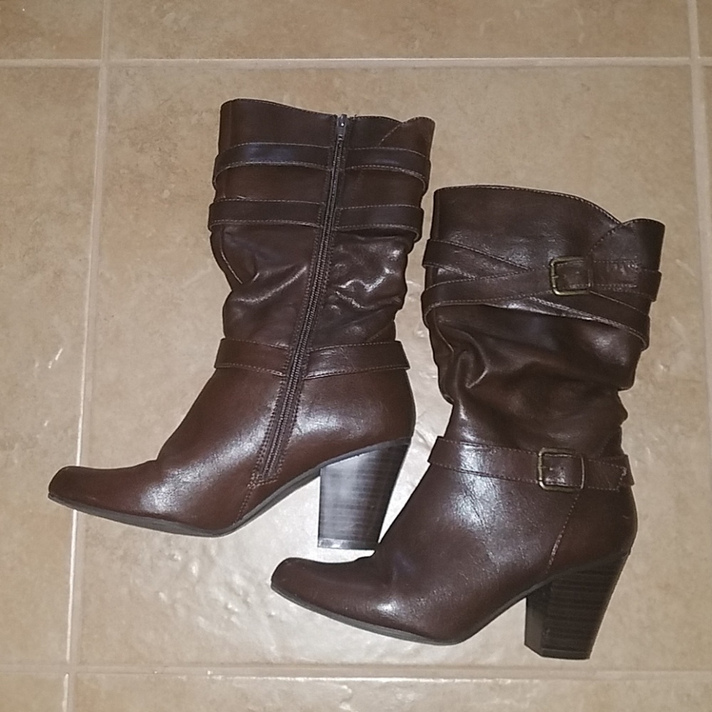 Brown mid calf boots with buckles!